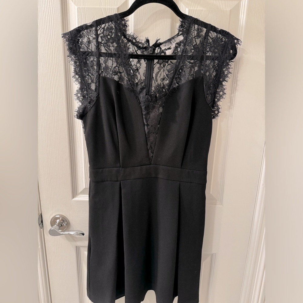 BCBG lace mini dress size 8
